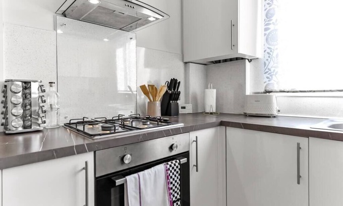 Chase House | Modern, Clean, Stylish and Totally Hassle-Free!