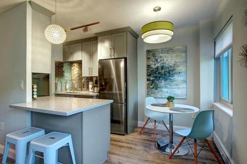 Downtown Seattle House | Modern Coastal Downtown, King bed, Work Desk, Kitchen