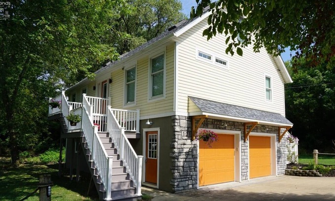 Huron House | Modern Coastal Lake Erie Getaway Steps Away From The Beach