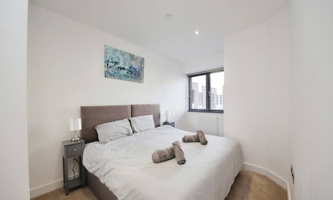 Barnt Green Apartment | Modern Comfort 1 Bed Apartment Broadoaks, Sulihull