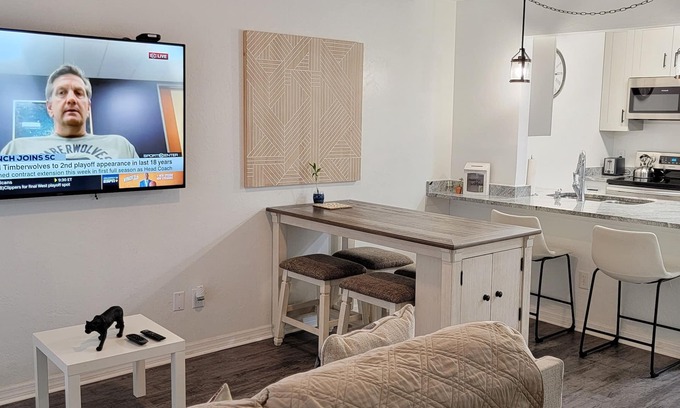 Gainesville House | 🌟 Modern Comfort Awaits in Gainesville Condo 🌆🏡