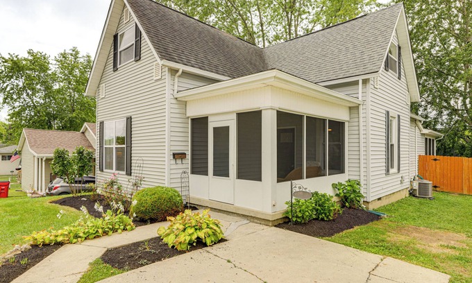 London House | Modern Comfort Near Columbus: Home w/Yard & Porch