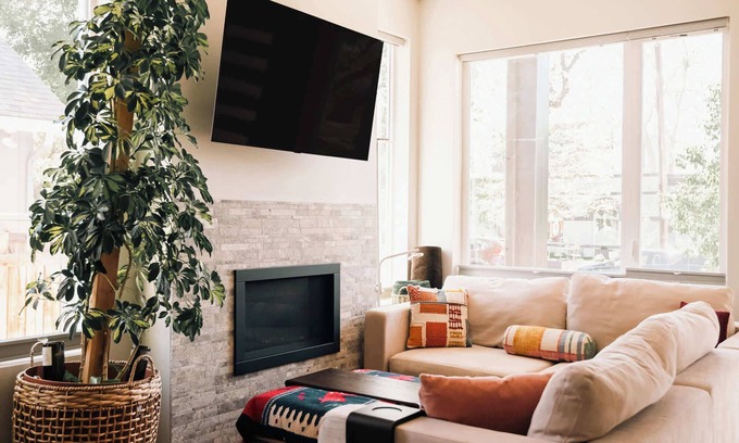 Baker House | Modern Comfort w Mountain Views - Pet-Friendly