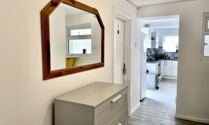 Yeading House | Modern, Comfortable Home minutes from Heathrow