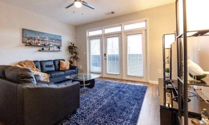 Dunwoody Condo | Modern Condo at Perimeter