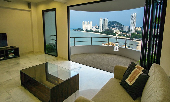 Tanjung Bungah Condo | Modern condo with stunning views
