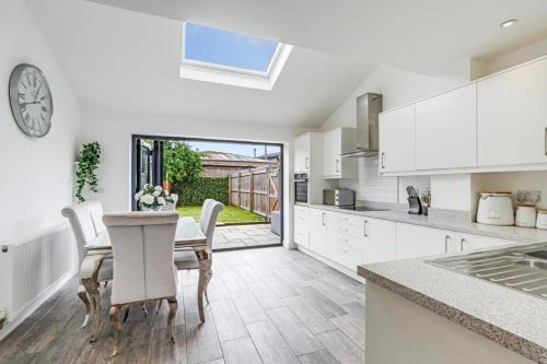 Chester House | Modern contemporary with parking