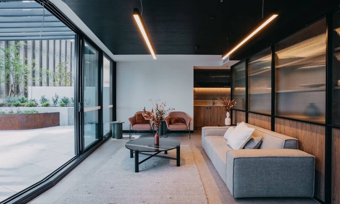 Belconnen Apartment | Modern Convenient 2-BR with Lakeside View