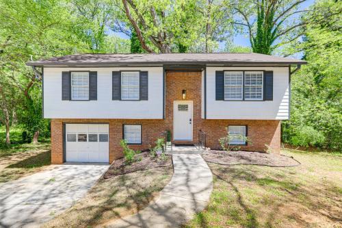 Conyers House | Modern Conyers Retreat - 9 Mi to Arabia Mountain!