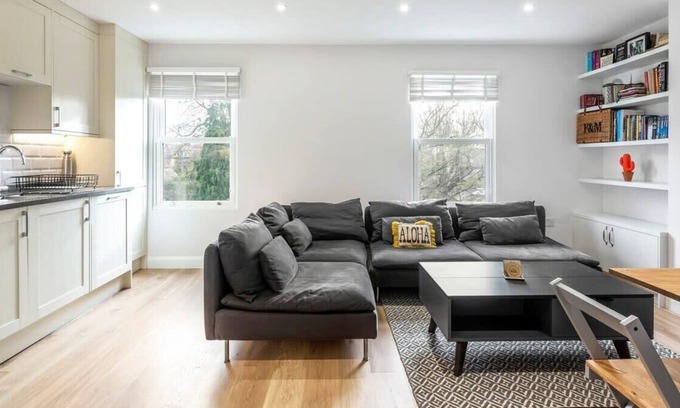 Ealing Common Apartment | Modern, Cosy and Bright 1 Bedroom Apartment in Ealing