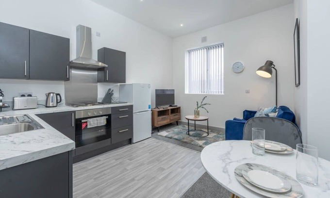 Brierley Hill Apartment | Modern & Cosy Budget 1 Bedroom Flat in Dudley