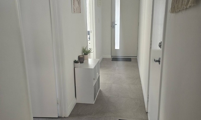 Ellenbrook House | Modern, cosy, comfortable 3 x 2 x 2 unit in Ellenbrook