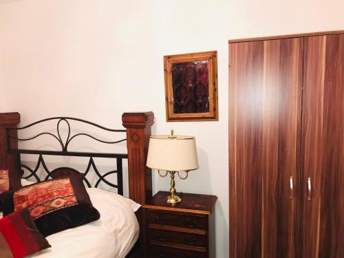 West Harrow House | Modern cosy room with private bathroom