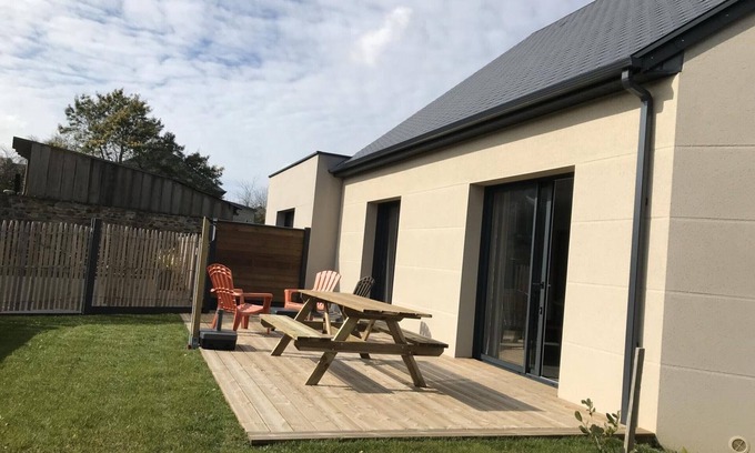 Barneville-Carteret Cottage | Modern Cottage with Garden, Near the Beach - Internet and Parking Included