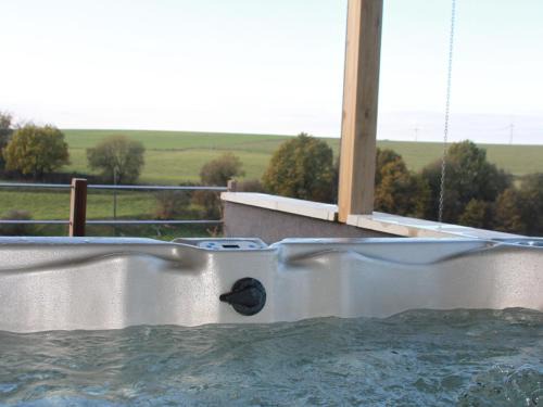 Vaux-sur-Sure House | Modern Cottage in Vaux-sur-Sûre with Sauna