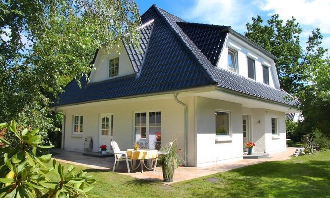 Ostseebad Baabe House | modern cottage m. large garden, beach and forest nearby, wireless
