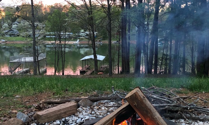 Hiawassee House | Modern Cottage on Lake Chatuge N Georgia lakefront w/private dock Sleeps 8