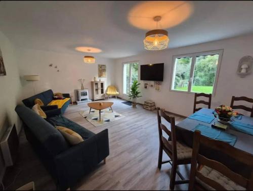 Chassenon House | Modern Countryside Bungalow, Ensuite Rooms, Garden