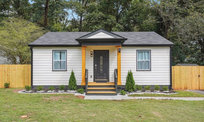 Sylvan Hills House | Modern Cozy 2BR Near ATL Airport
