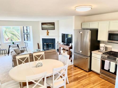 Carpinteria Apartment | Modern & Cozy Gem ~ Walk to the Beach ~ Queen Beds