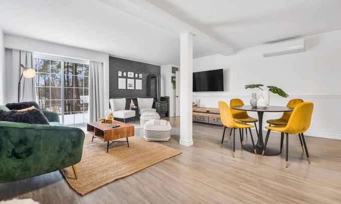 Lafontaine House | *Modern Cozy Retreat* - 1.5 Hr From Toronto!