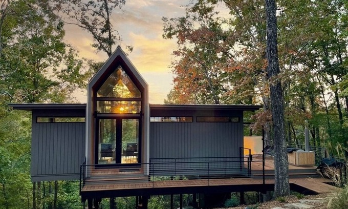 Dawsonville Cabin | Modern Cozy Romantic Hideaway near Dahlonega with Hot Tub and Trails