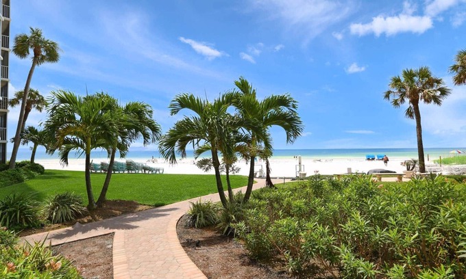 Siesta Key Condo | Modern Crystal Sands Villa: Private Beach, 2 Heated Pools, Steps to Crescent Beach & Siesta Key Fun