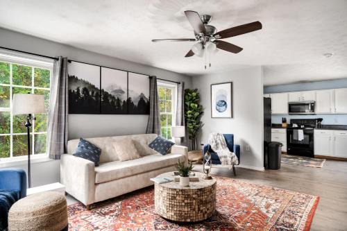 Luray House | Modern decor, Hot Tub, Fire Pit & River Access!
