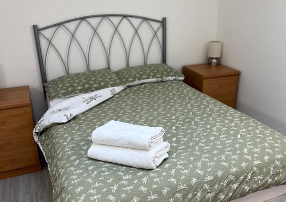 Higham Hill House | Modern double room with en suite