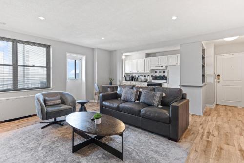 Downtown Atlanta House | Modern Downtown Getaway Peachtree Towers