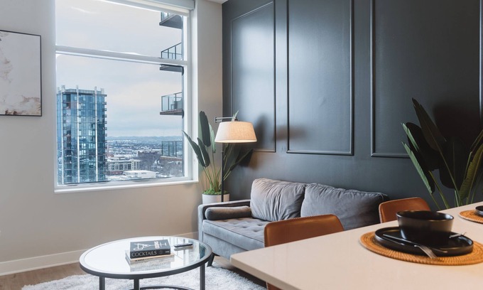 The Gulch Apartment | Modern Downtown Nashville Studio – Free Parking, In-unit WD, WiFi with Views!
