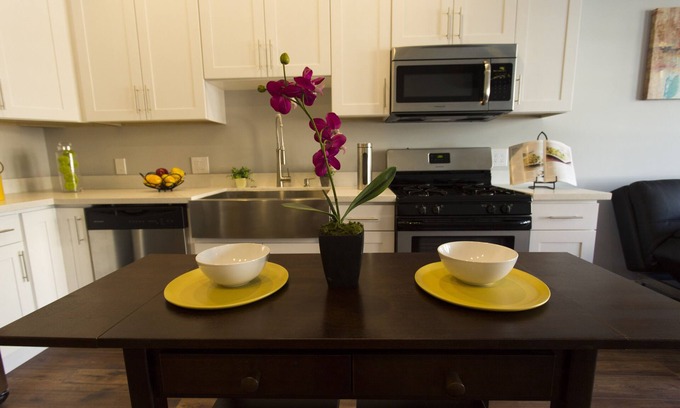 Inner Mission Apartment | Modern Downtown Victorian/High Walk & Transit Score - Restaurants/Store/