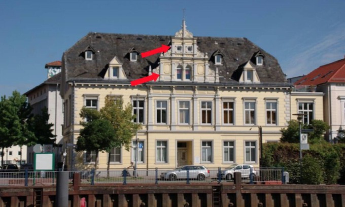 Bahnhofsviertel Apartment | Modern duplex loft at the marina