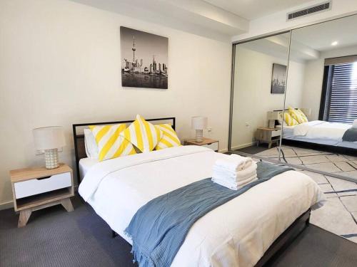 Epping Apartment | Modern Elegance: 2 Bedroom Oasis w/Free Parking