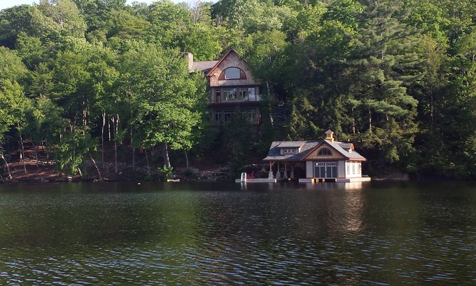 Seguin House | Modern elegance set in the most spectacular Muskoka terrain on Lake Rosseau