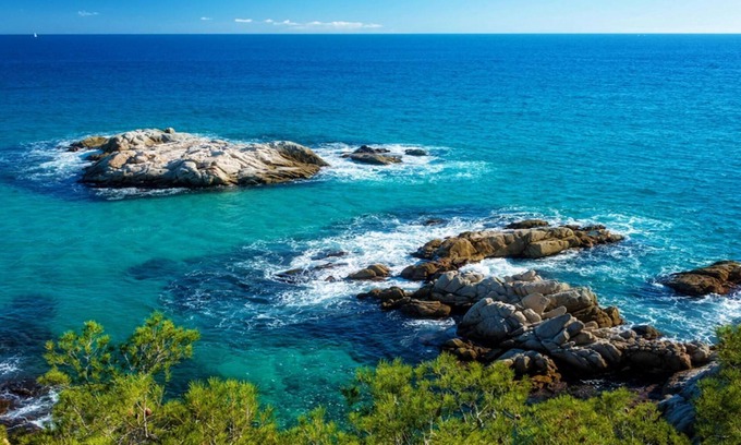 Sant Cebria de Vallalta Villa | Modern Mestral - a few km to the beach!