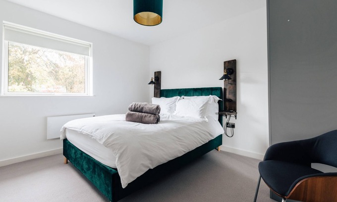 Bath Apartment | Modern Family Apartment with views of Bath