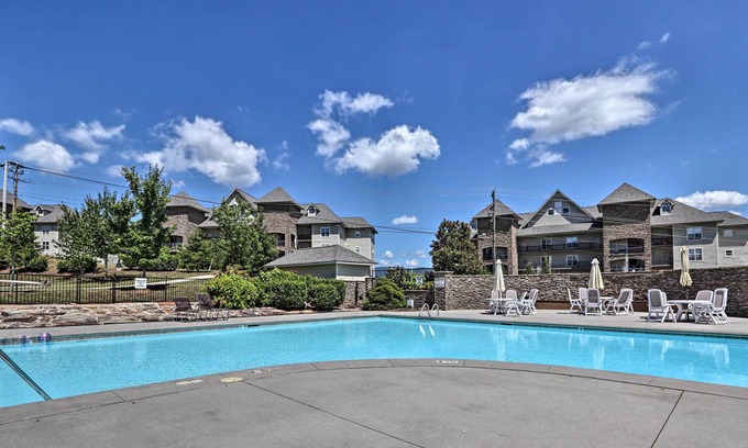 Bean Station Condo | Modern Family Condo with Pano Lake Views & Pool!