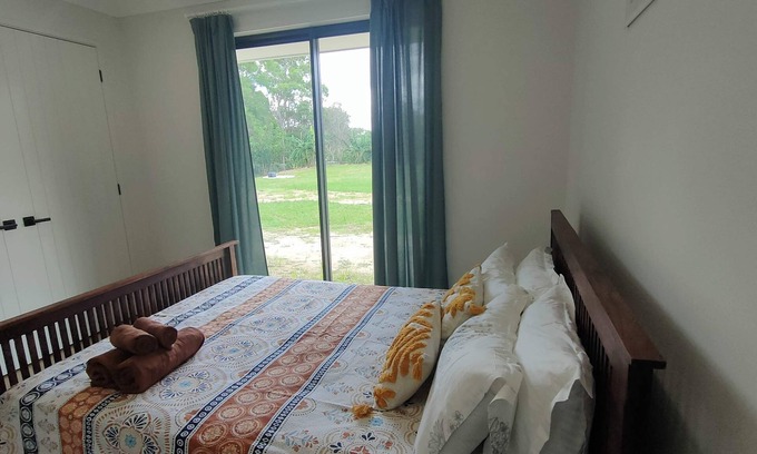Forestdale House | Modern Family Friendly Acreage Guest house