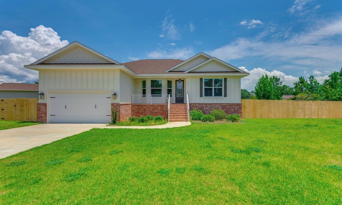 Florida Panhandle House | Modern Family Home w/Spacious Yard in Milton