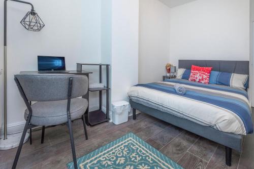 Waltham Forest Apartment | Modern family home w/Wi-Fi, Netflix, self check-in