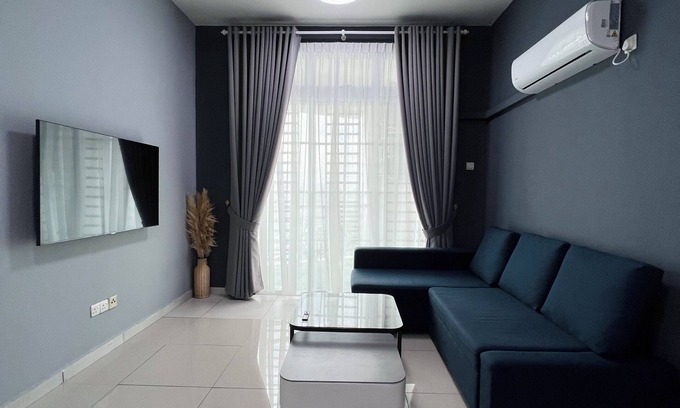 Central District Apartment | Modern Family Homestay Johor Bahru. FREE WIFI, Netflix, Disney hotstar & Parking