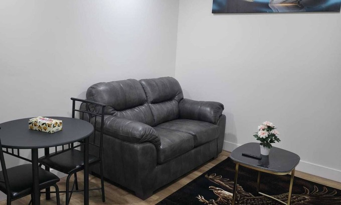 Regina House | Modern Family Suite with Free Parking, Near Malls, Parks & Transit