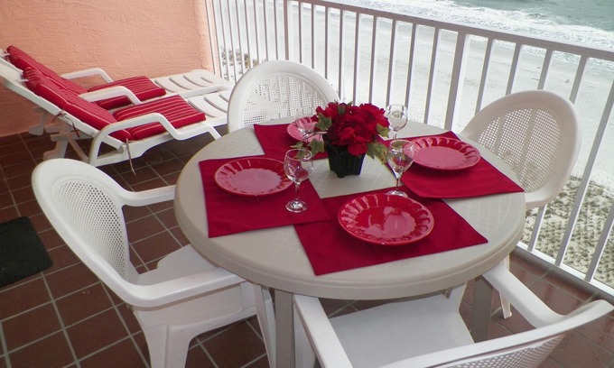 Gulf Shores Condo | Modern Family Vacation Getaway - Beachfront Direct Ocean View - 1BR/1B w. Bunks