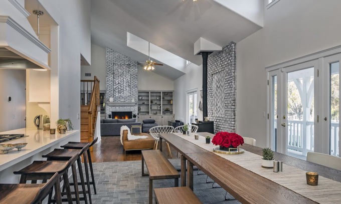 Ojai House | Modern Farmhouse/Professional Yoga Studio/Separate guesthouse -Plan A Retreat!
