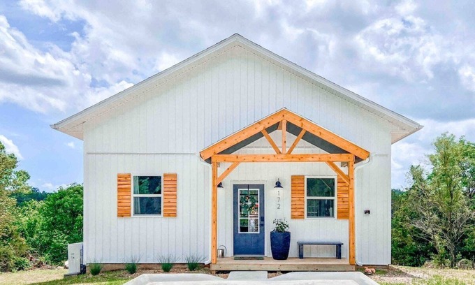 Branson House | Modern Farmhouse With a Loft, Unbeatable Location