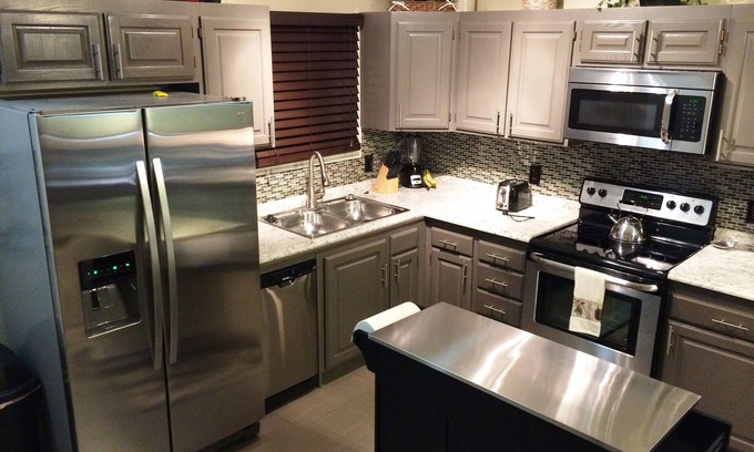 St. George Condo | 'Modern Feel! Wonderful Location! And a Great Price, too!