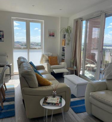 South Hornchurch Apartment | Modern Flat, All Amenities, RM138RP