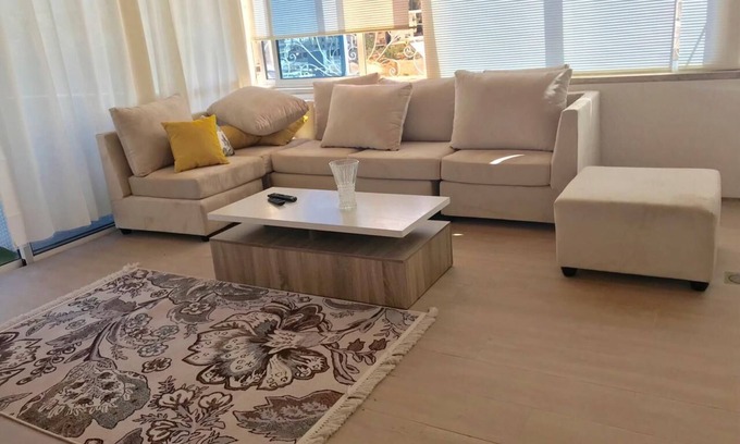 Al Abdali Apartment | Modern flat for rent