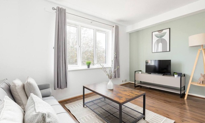 Bermondsey Apartment | Modern Flat near Tower Bridge